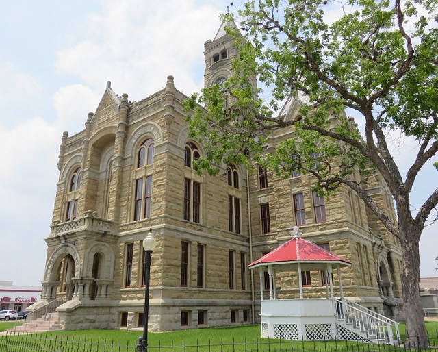 Hallettsville Courthouse